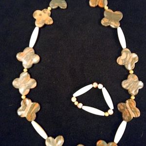 Necklace and bracelet set